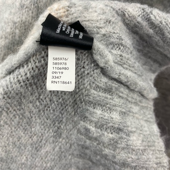 Lane Bryant Women Plus 18/20 2X Gray Fair Isle Snowflake Sparkle V-Neck Sweater - Picture 5 of 9